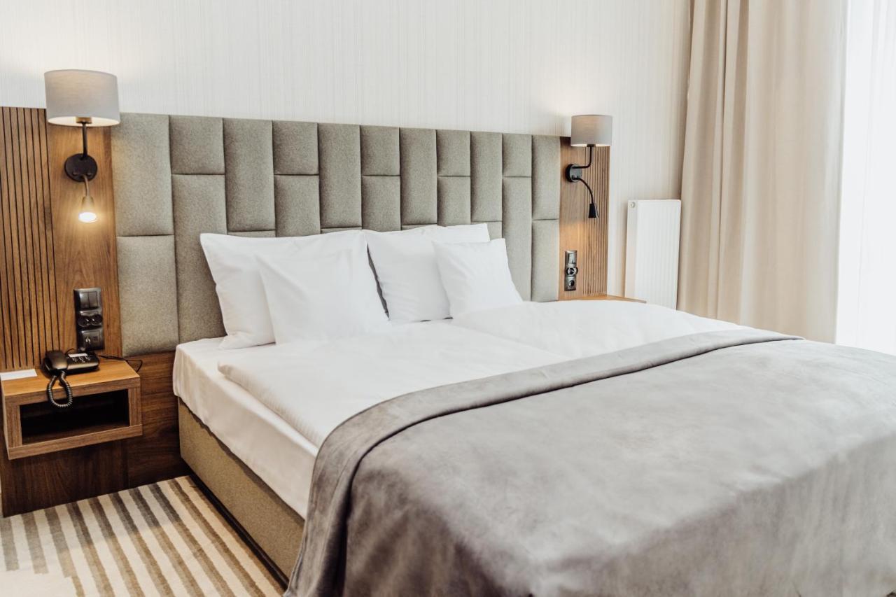 Elements Hotel&Spa Świeradów-Zdrój Екстериор снимка A bed with a headboard