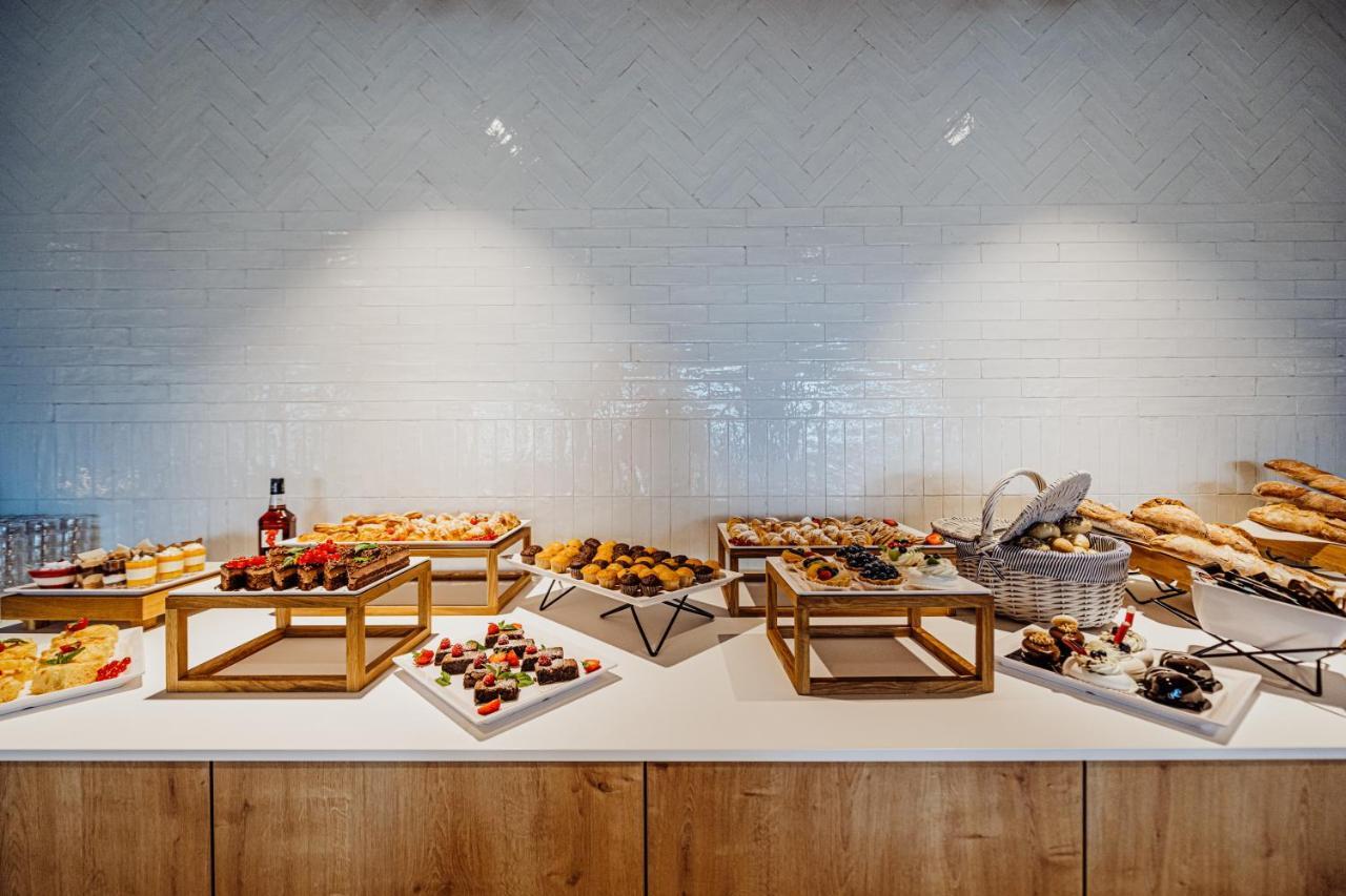 Elements Hotel&Spa Świeradów-Zdrój Екстериор снимка A buffet at a restaurant