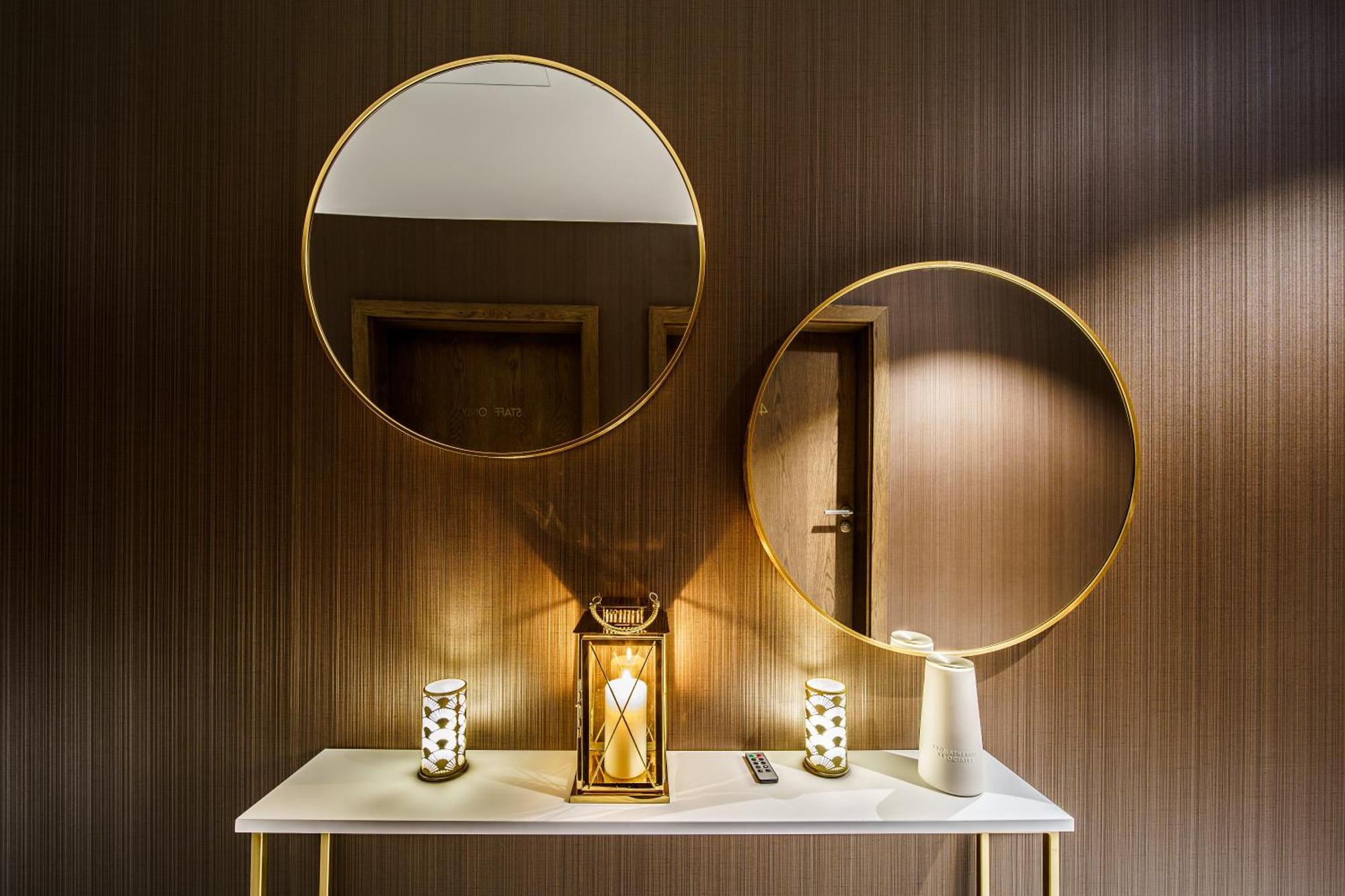 Elements Hotel&Spa Świeradów-Zdrój Екстериор снимка A modern console table